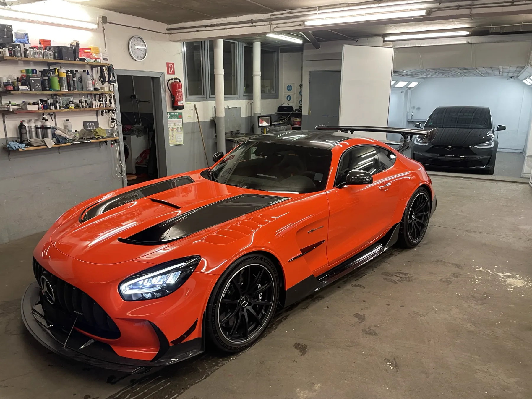 Mercedes AMG GT in der Bem Autowellness Werkstatt